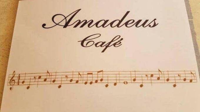 01b7b1-20180604-mozart-cafe